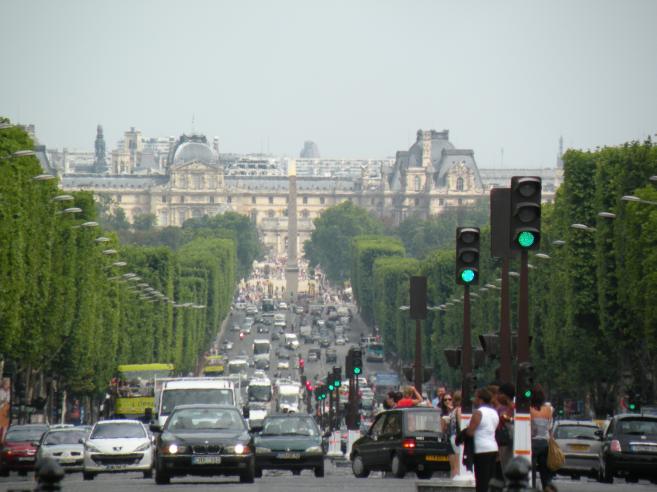  vue générale de l'avenue des Champs Elysées